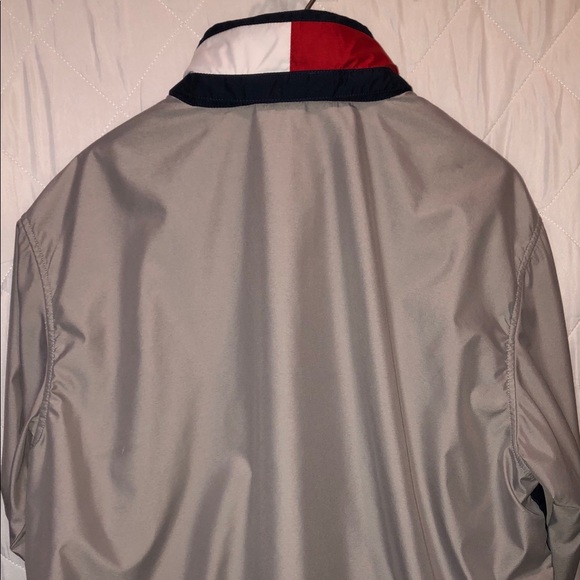 Large Tommy Hilfiger windbreaker with roll up hood - Picture 2 of 8